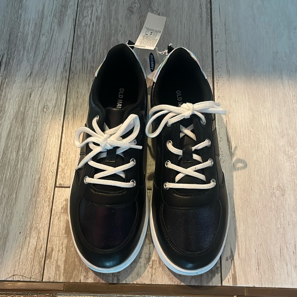 NEW Old Navy boy sneakers size 5